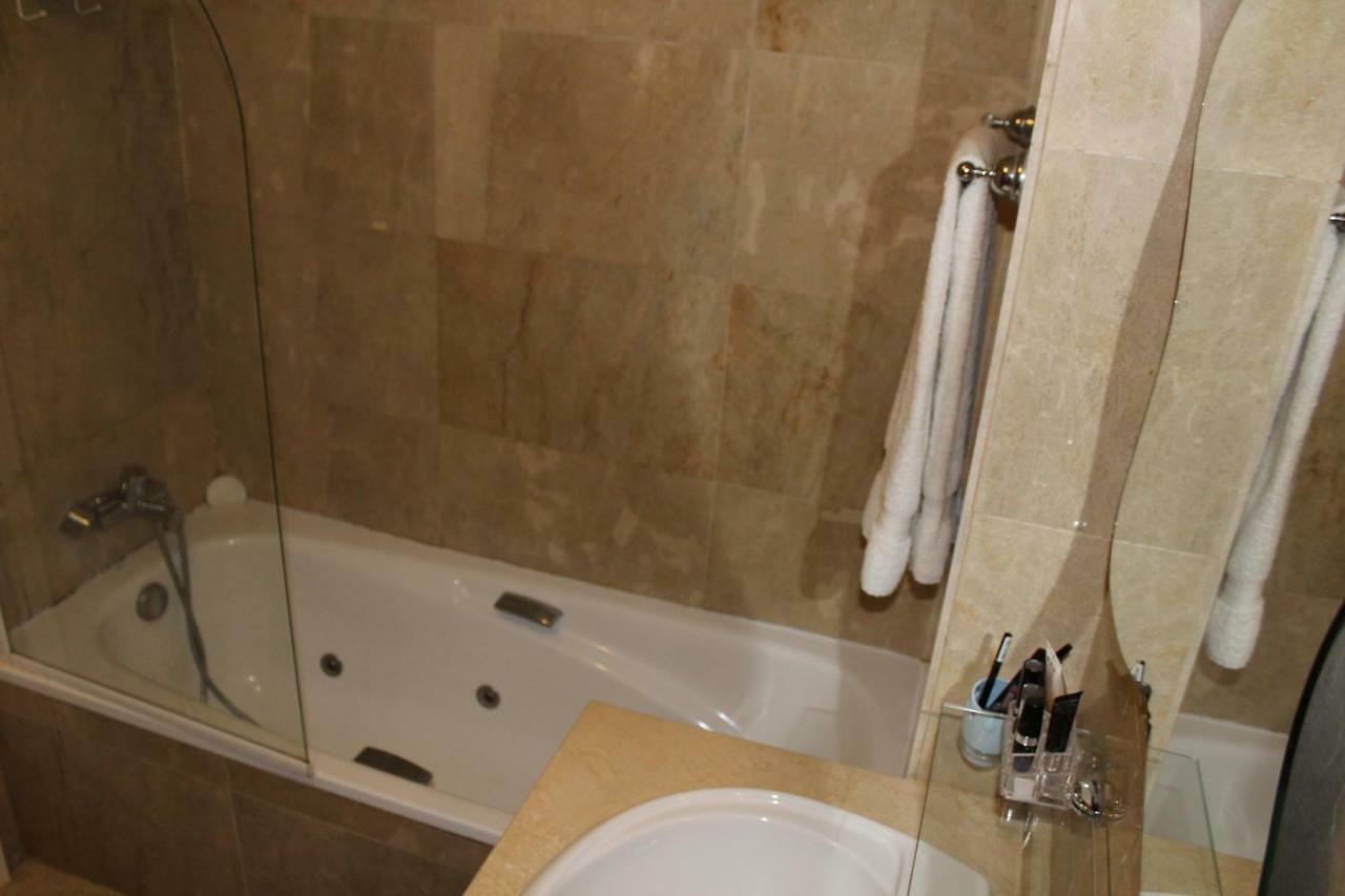 Duquesa Suites. Manilva 산루이스데사비닐라스 외부 사진